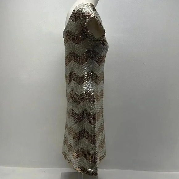 White House Black Market WHBM Mini Dress Sequin Sparkle Chevron Gold White XS - Picture 5 of 12